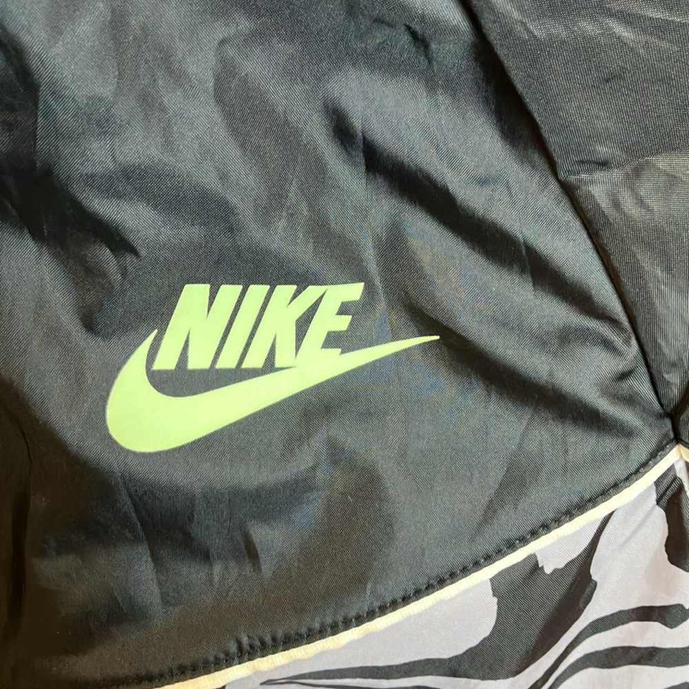 Nike - Picture 3 of 11